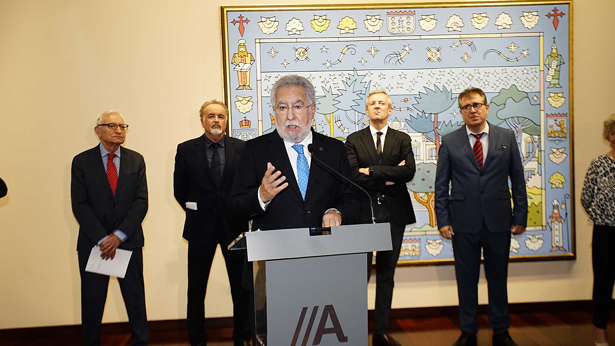 Foto da noticia:Santalices, na inauguración da mostra A Nosa Arte: “As institucións inmóbiles, estáticas e pechadas son cousa do pasado"  